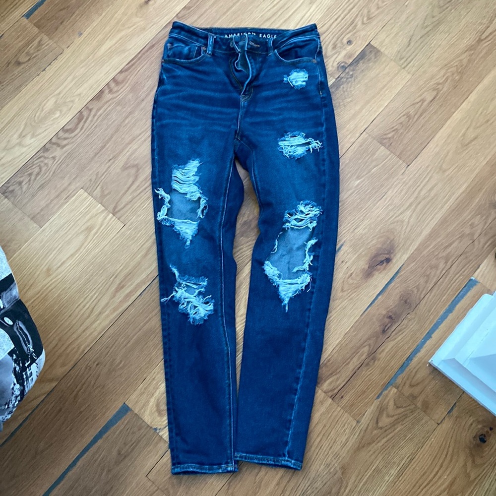 mid rise medium wash american eagle mom jeans